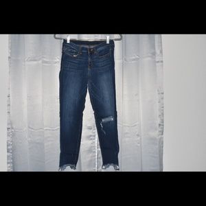 Mid rise Shark Bite Fray Hem Skinny Jean